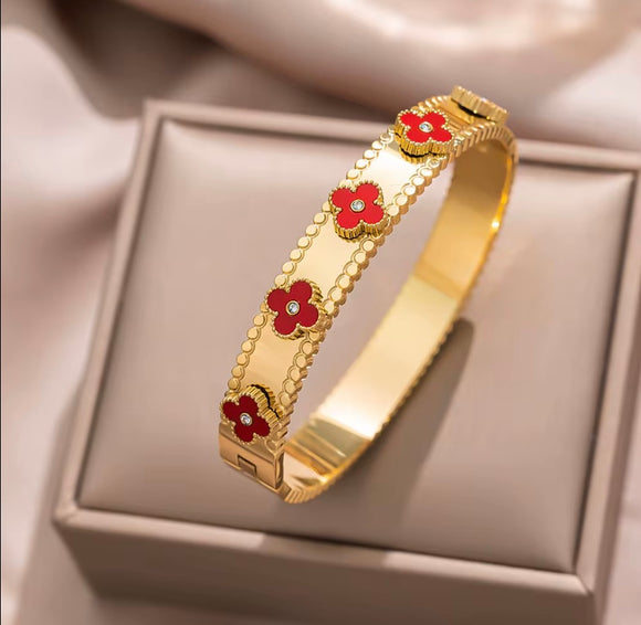 Titanium Gold Bracelet Four Leaf Clover Design