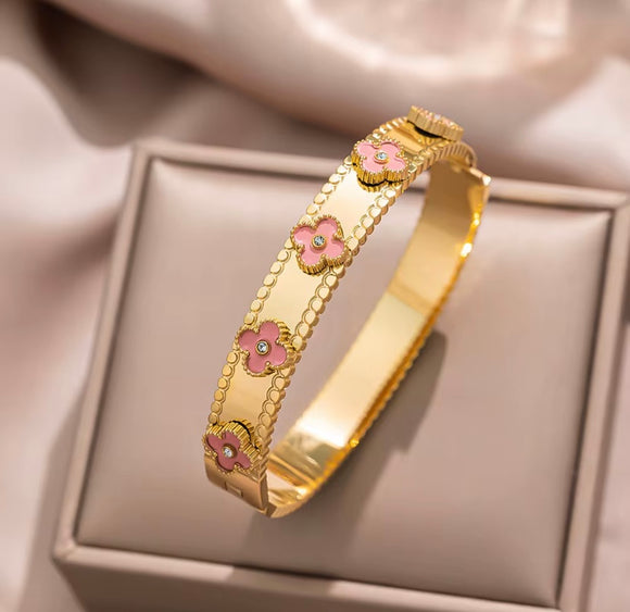 Titanium Gold Bracelet Four Leaf Clover Design