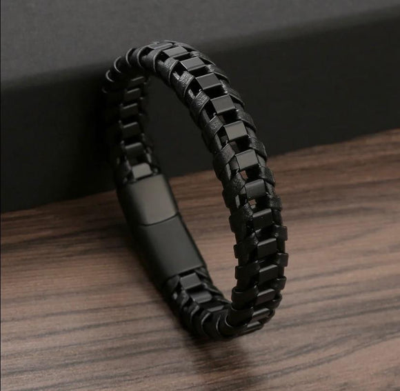 Titanium Black Bracelet With Leather Design